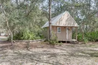 Charming Darien Hideaway w/ Porch, Near Downtown! - 3-Star