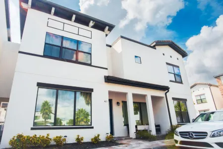 Townhome- 4Bd - Close To Parks Shops