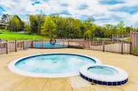 Modern cabin at the woods resort with 3-Bedroom, 2F-bath, Central Air/Heat