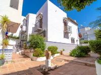 Holiday Home in Nerja with Sea Views & Pool - Bungalows