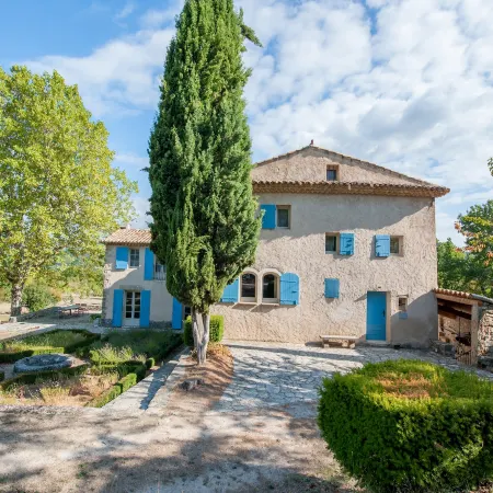 Villa in Saignon with Pool and Scenic Views