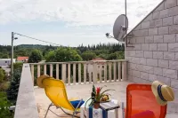Apartments Villa Maslina - Two Bedroom Apartment with Terrace and Garden View Hotels in Cilipi