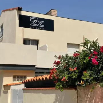 Ezz'Hotel Canet Отели в г. Кане-ан-Русийон