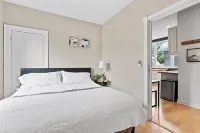 Experience Milwaukee's Bayview in this Spacious 3-bedroom Hotels near Humboldt Park WWI Veterans monument