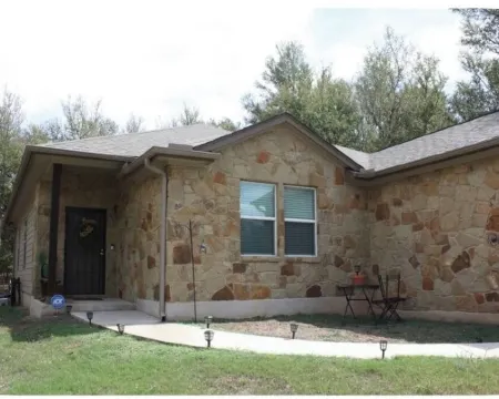 Modern home - quiet neighborhood Hotels in Bastrop