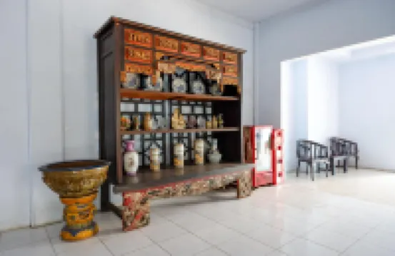 RedDoorz Plus Syariah Near Stasiun Pekalongan 2 Hotels in West Pekalongan