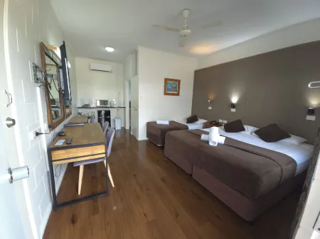 Colonial Rose Motel Отели в г. Хермит Парк