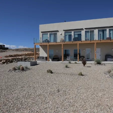 Lake Powell Sunrise Villa by Antelope Canyon - Firepit, Stargazing & Scenic View