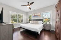 Twin Homes - 8 Bedroom Retreat in Central ATL