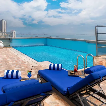 The K Hotel Отели рядом с достопримечательностью «Джуфэр»