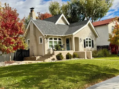 Extremely Clean!🏡1928 Columbine Cottage-Hot tub,Fire pit,Hiking,Pikes Peak Views
