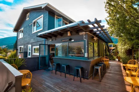 The Black Sheep Backpackers Отели рядом с достопримечательностью «Remarkables Market»