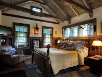 Loblolly Cottage - Enchanting Retreat set among towering pines.