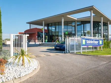 Ibis Styles Pertuis Portes du Luberon Отели в г. Пертюи