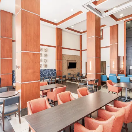 Holiday Inn Express & Suites COLUMBUS EDINBURGH by IHG