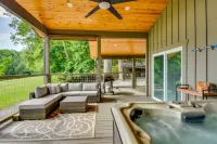 Romantic Couples Cottage, Large Covered Deck with Hot Tub, TV,  Couches, Firepit