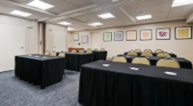 โรงแรม ฮอลิเดย์ อินน์ เอ็กซ์เพรส แอนด์ สวีทส์ เอเวอเร็ตต์ บาย IHG - ที่มีสปา