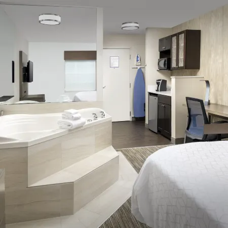 Holiday Inn Express & Suites ANNAPOLIS by IHG
