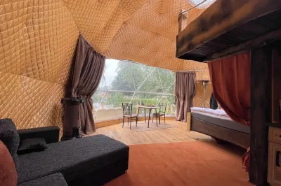 Lake View Dome Sleeps 6 -Hot Tub -Fireplace Hotels in 