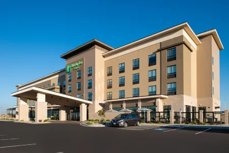 Holiday Inn & Suites Idaho Falls Отели рядом с достопримечательностью «Giant Eagle Waterfall Nest»