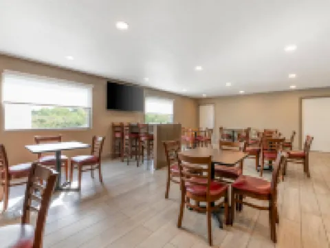 2024年新裝修的德爾頓湖-威斯康星戴爾舒眠旅館和套房 索克縣酒店