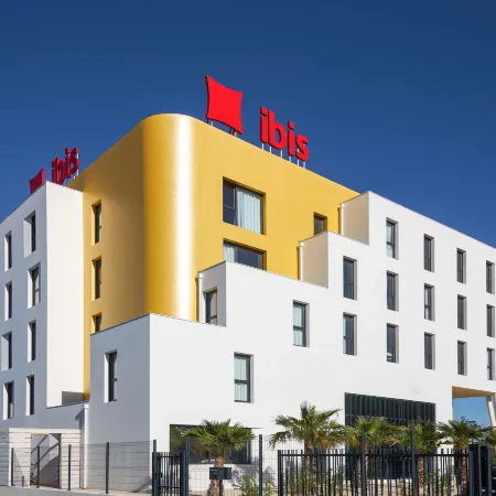 Ibis Marseille Marignane Technopole Отели в г. Мариньян