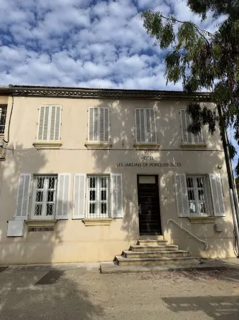 Hotel Les Jardins de Porquerolles Отели рядом с достопримечательностью «Иль д'Иер»