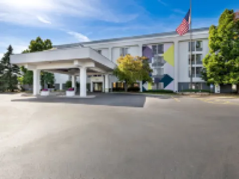 Spark by Hilton Green Bay Hotels in Brown County