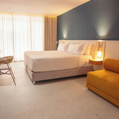 Zapadilly Tree Hotel Hotels near North End