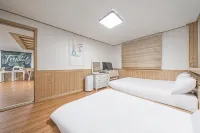 Gongju Simpyeongjae Private House Pension