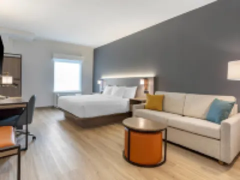 Comfort Inn & Suites Newark Liberty International Airport Hotels in Newark