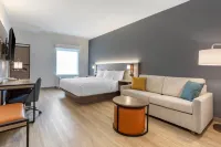 Comfort Inn & Suites Newark Liberty International Airport Hotels in Newark