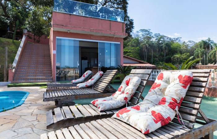 Sítio com 5 suítes e piscina