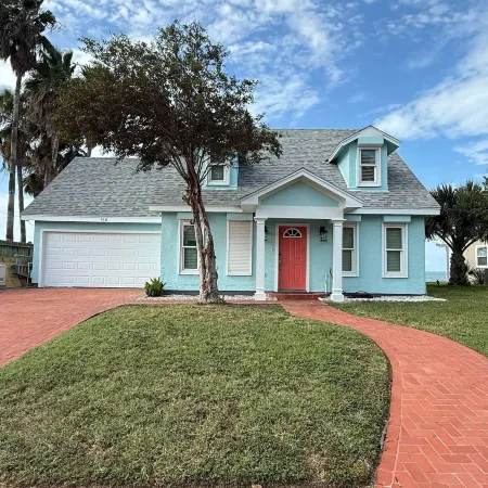 Bayside Paradise 4BR Home w Patio Games Room