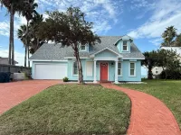 Bayside Paradise 4BR Home w Patio Games Room Hotels in Port Isabel