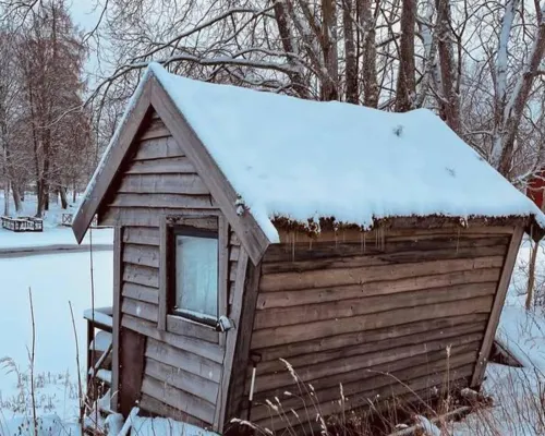 Romantic Cabin Right on the Lake with Fire Place Hotels in Hedemora