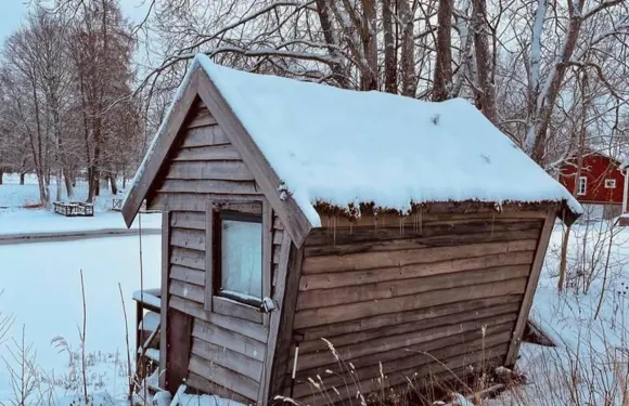 湖邊的浪漫小屋配有壁爐