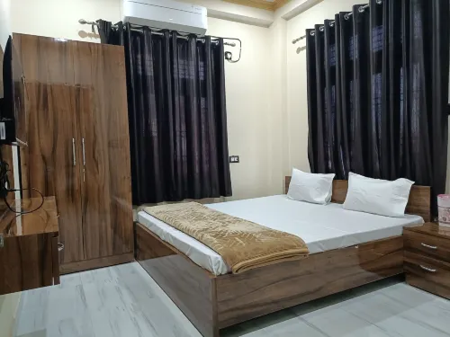 Baba Vishwanath Homestay Hotels in Airhe