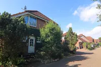 Doppelhaushalfte mit Garten nur 500m bis Zumstrand - Homestays