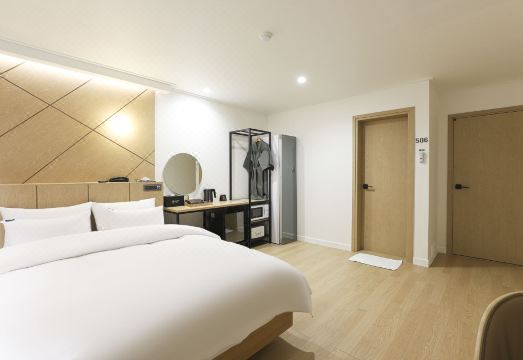 브라운 도트 로비