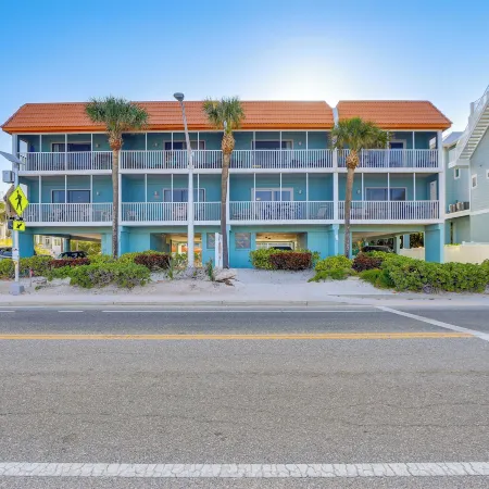 Pelican Cove Condo at Bradenton Beach w/ Pool!