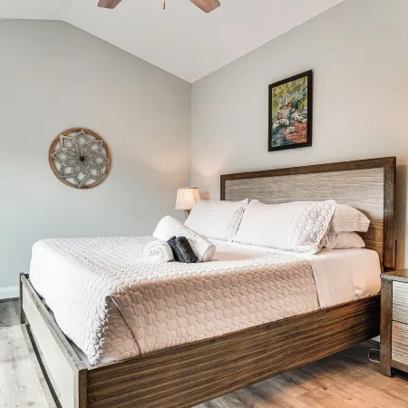 2 Mi to Village and Lake! Charming Helen Retreat