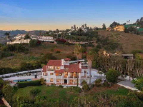 ヴィラ コステラ - ツリーラインド トランクイリティ: 3 レベル エンターテイナーズ ドリーム