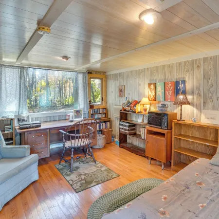 On-site Trails, Pond! Rustic Harpers Ferry Cabin