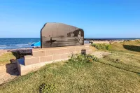 Walk to Ocean Coastal Surfside Beach Bungalow! - 3-Star