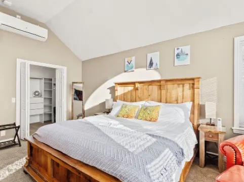 Ski Retreat Hot Tub, 1 Gbps, Foosball, Pool Table, & Pets Allowed