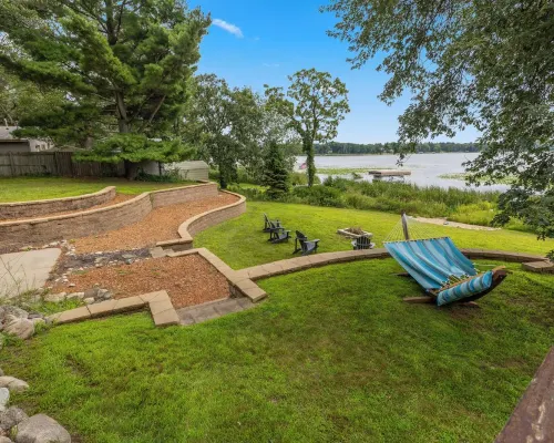 Lakeside Log Cabin w/Firepit, Dock, King Bed, Game Room, Scenic Relaxation 백스터 호텔