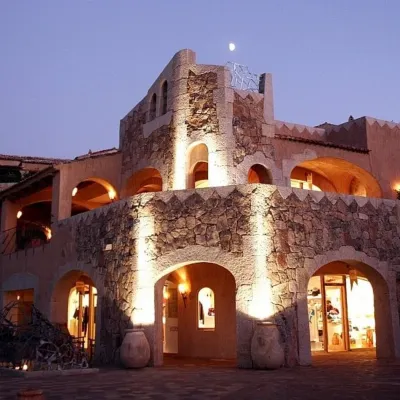 Le Suites Porto Cervo Отели рядом с достопримечательностью «Пляж Польту-Падда»