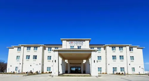 Merica Inn & Suites - parking