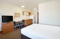 WoodSpring Suites Colonial Heights Fort Lee - parking